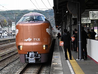 新型やくも 車内　いつから