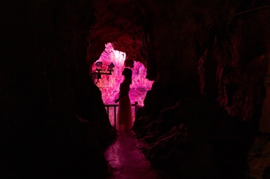 満奇洞「恋人の泉」