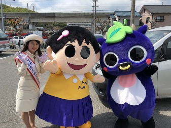 瀬戸大橋魅力再発見フェスタ　岡山観光　新見市マスコットキャラクター「にーみん」はピオーネから生まれた千屋牛のこどもです。　ののちゃんと一緒に！