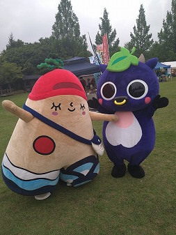 岡山観光　ドイツの森　新見市マスコットキャラクター「にーみん」はピオーネから生まれた千屋牛のこどもです。　いわみんと一緒に！