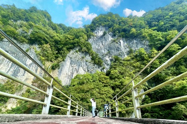 岡山県新見市にある観光鍾乳洞井倉洞・井倉峡です。