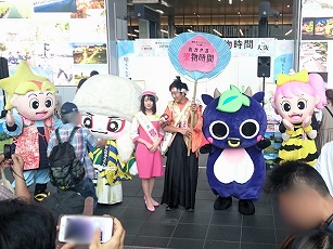 岡山観光　新見市マスコットキャラクター「にーみん」はピオーネから生まれた千屋牛のこどもです。　ももっち、うらっち、でんちゅうくんと一緒に！