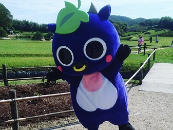 岡山観光　新見市マスコットキャラクター「にーみん」はピオーネから生まれた千屋牛のこどもです。