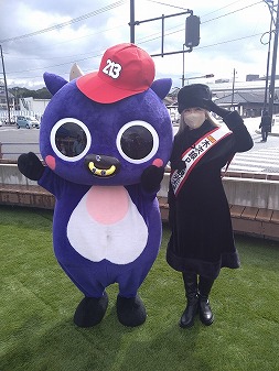 新見市マスコットキャラクター「にーみん」はピオーネから生まれた千屋牛のこどもです。