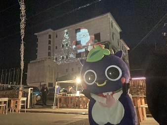 新見市マスコットキャラクター「にーみん」はピオーネから生まれた千屋牛のこどもです。