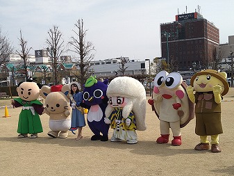 新見市マスコットキャラクター「にーみん」、高梁市PRキャラクター「ほうこくん」、総社市イメージキャラクター「チュッピー」、井原市マスコットキャラクター「でんちゅうくん」、笠岡市立カブトガニ博物館マスコットキャラクター「カブニ」くん、倉敷市税キャラクター「タックス隊長」