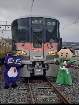 岡山観光　伯備線　Urara　ウララ　新見市マスコットキャラクター「にーみん」はピオーネから生まれた千屋牛のこどもです。ほうこくんと一緒に！