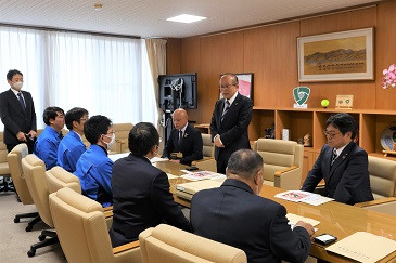 第５回電気工事技能競技全国大会入賞（敢闘賞）報告会の様子