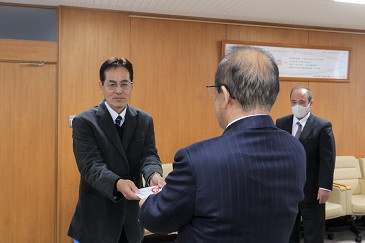 寄附金贈呈式の様子